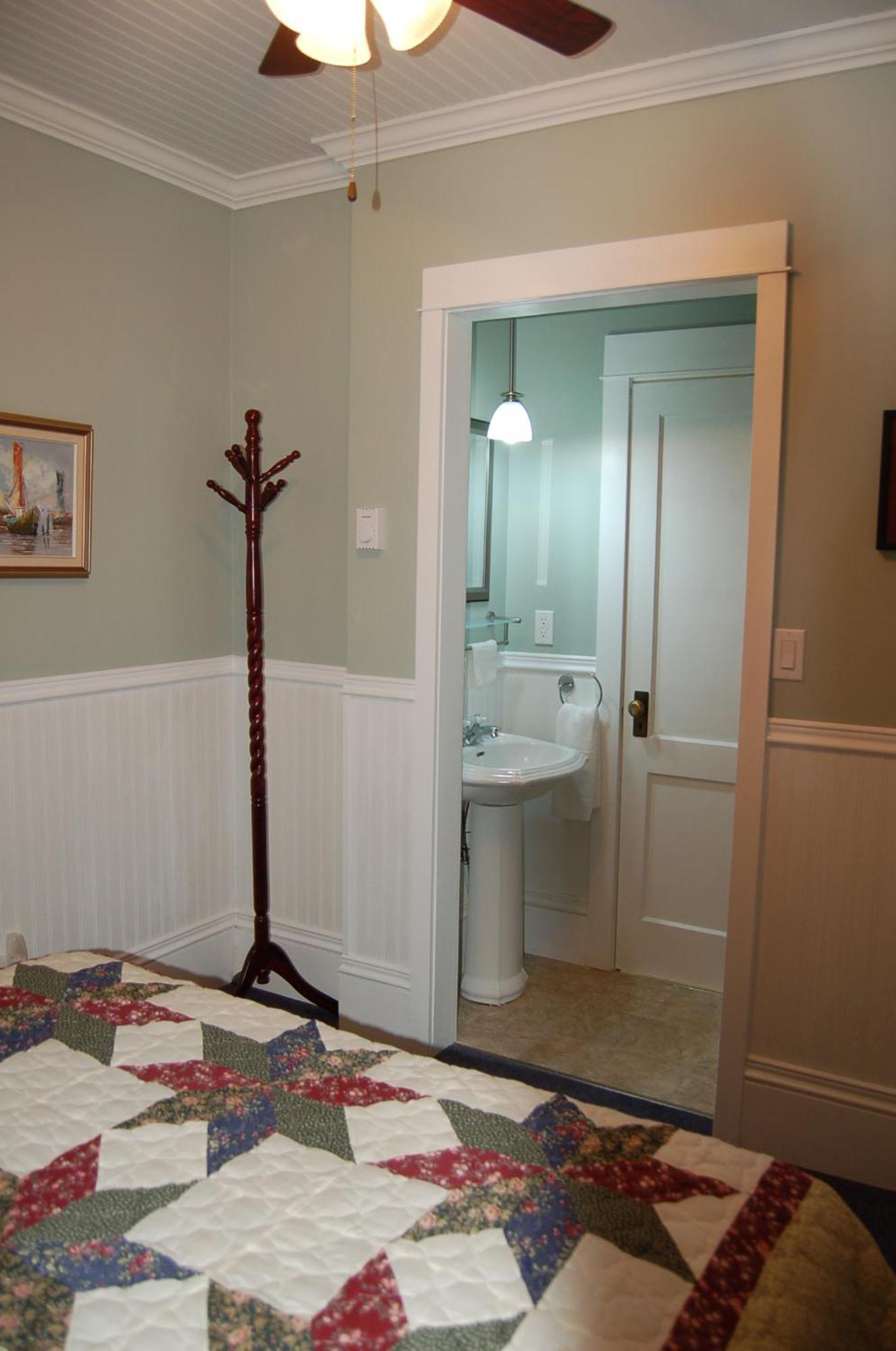 The Yellow Sidecar Bed & Breakfast Cap Le Moine